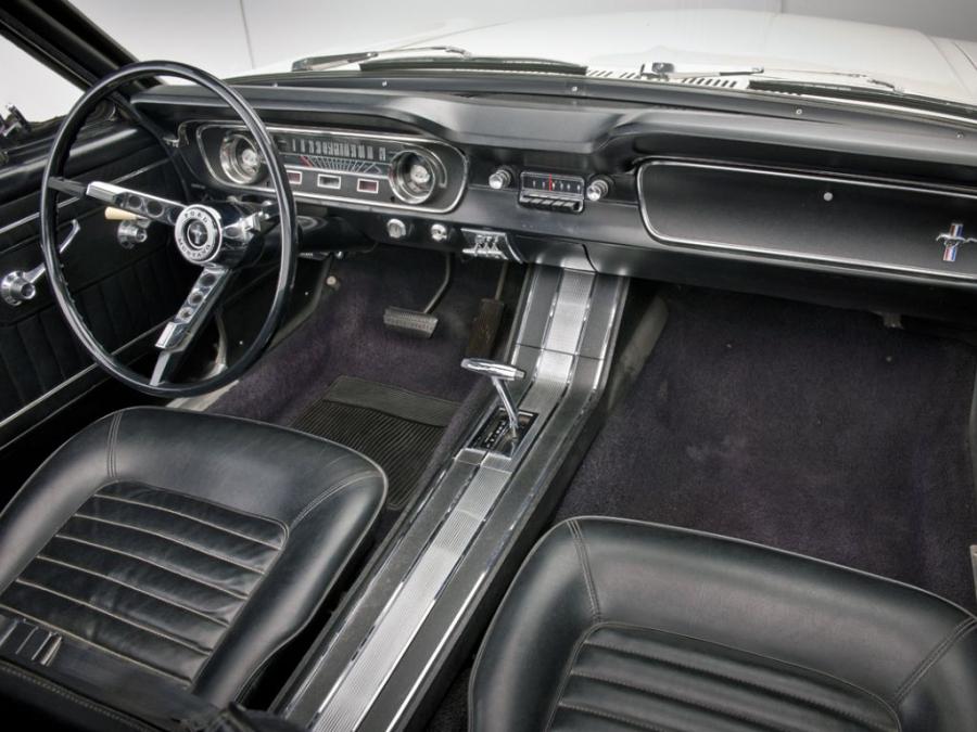 Интерьер Ford Mustang Convertible 1965 года  (фото 75 из 76)
